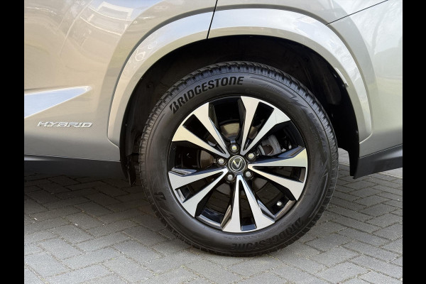 Lexus NX 300h Luxury Line | Dodehoekherkenning, Leer, Stoel + Stuurverwarming, 18 inch, Leer, Apple CarPlay/Android auto, Elektrische ach
