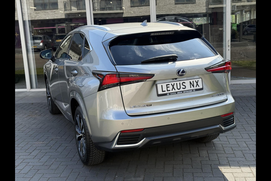 Lexus NX 300h Luxury Line | Dodehoekherkenning, Leer, Stoel + Stuurverwarming, 18 inch, Leer, Apple CarPlay/Android auto, Elektrische ach