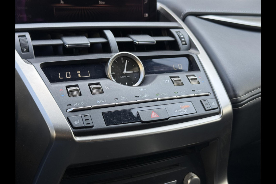 Lexus NX 300h Luxury Line | Dodehoekherkenning, Leer, Stoel + Stuurverwarming, 18 inch, Leer, Apple CarPlay/Android auto, Elektrische ach