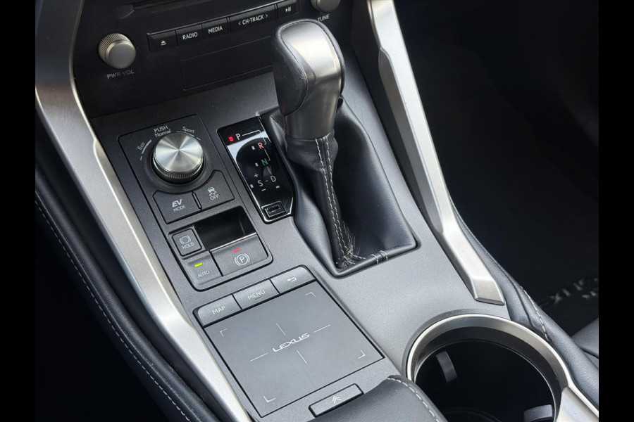 Lexus NX 300h Luxury Line | Dodehoekherkenning, Leer, Stoel + Stuurverwarming, 18 inch, Leer, Apple CarPlay/Android auto, Elektrische ach