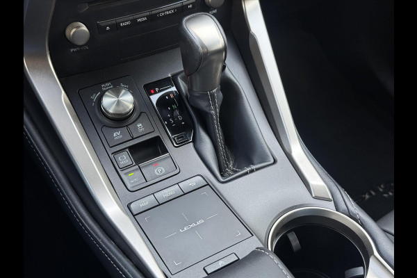 Lexus NX 300h Luxury Line | Dodehoekherkenning, Leer, Stoel + Stuurverwarming, 18 inch, Leer, Apple CarPlay/Android auto, Elektrische ach