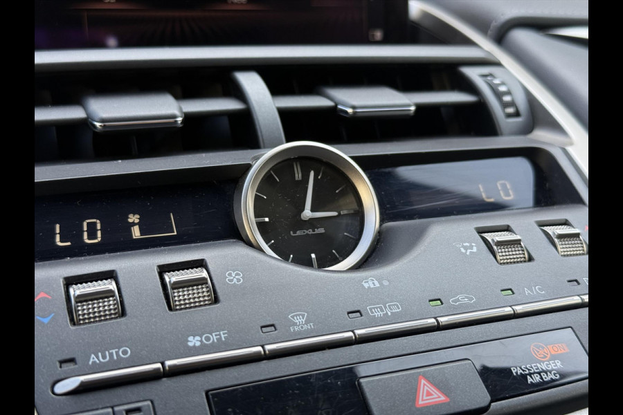 Lexus NX 300h Luxury Line | Dodehoekherkenning, Leer, Stoel + Stuurverwarming, 18 inch, Leer, Apple CarPlay/Android auto, Elektrische ach