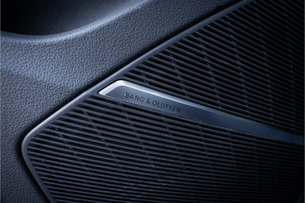 Audi Q8 60 TFSI e quattro Pro Line S Competition - Panorama | RS Seats | B&O | Elek. Trekhaak | 360 Camera | Memory