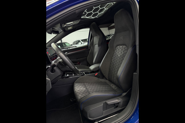 Volkswagen Golf 8.5 2.0 TDI 3x R-Line Panorama IQ CarPlay HK