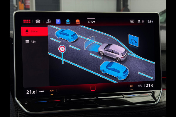 Volkswagen Golf 8.5 2.0 TDI 3x R-Line Panorama IQ CarPlay HK