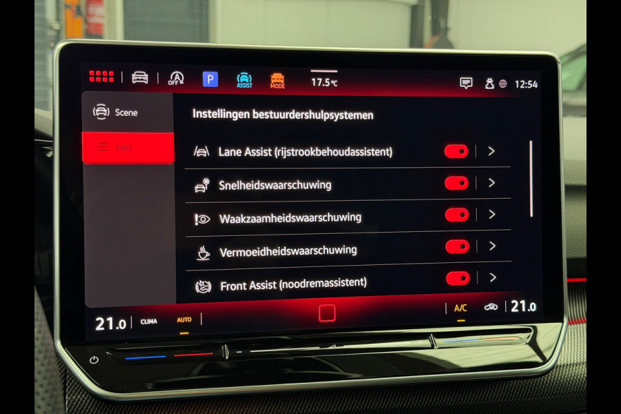 Volkswagen Golf 8.5 2.0 TDI 3x R-Line Panorama IQ CarPlay HK