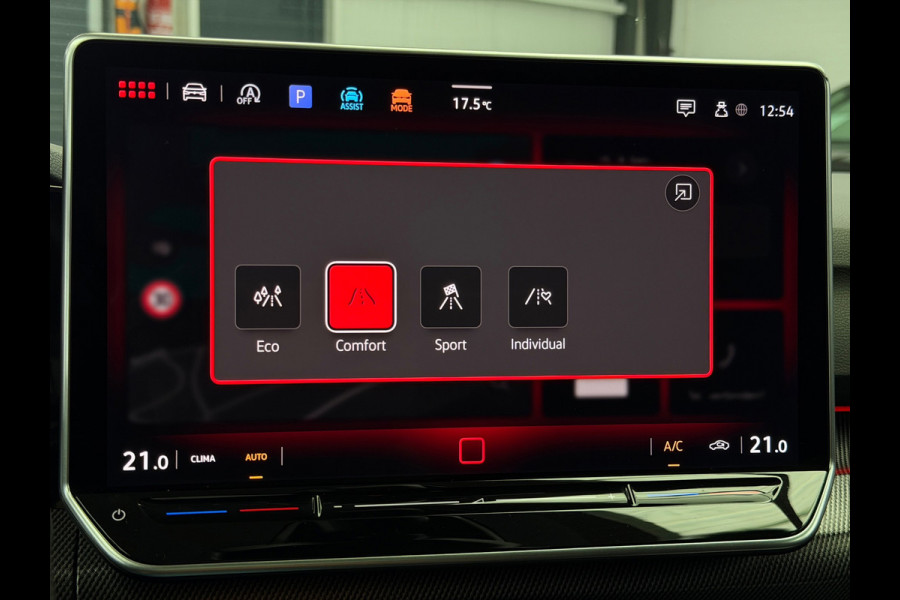 Volkswagen Golf 8.5 2.0 TDI 3x R-Line Panorama IQ CarPlay HK