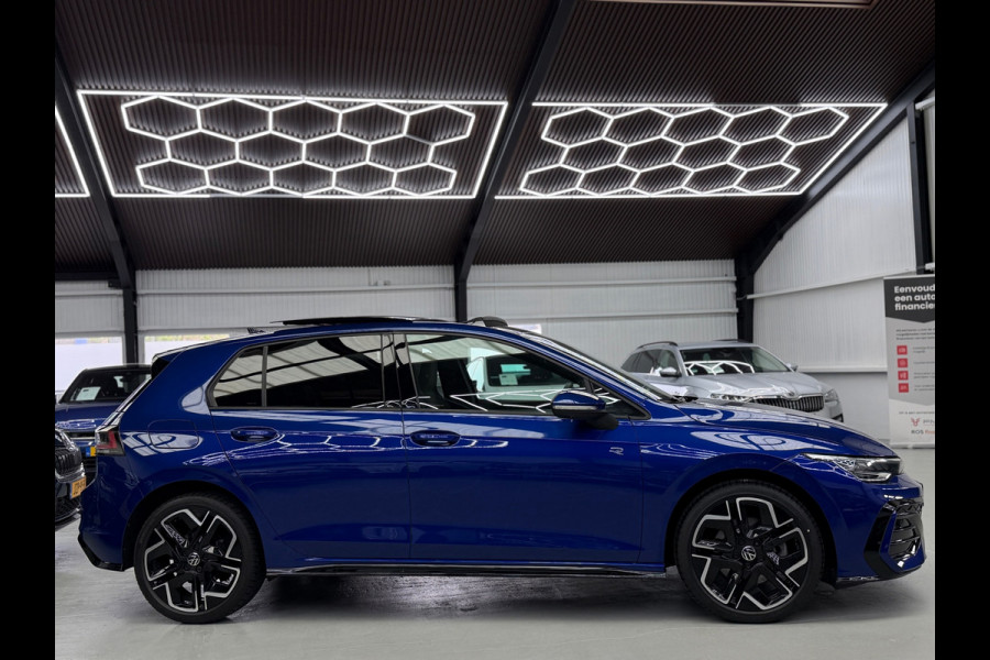Volkswagen Golf 8.5 2.0 TDI 3x R-Line Panorama IQ CarPlay HK