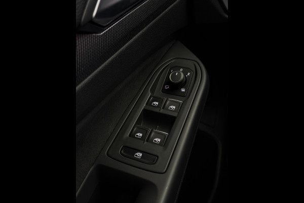 Volkswagen Golf 8.5 2.0 TDI 3x R-Line Panorama IQ CarPlay HK
