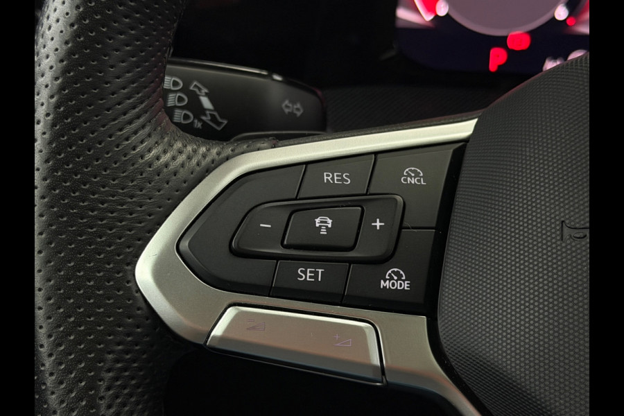 Volkswagen Golf 8.5 2.0 TDI 3x R-Line Panorama IQ CarPlay HK