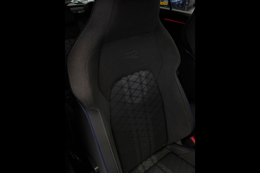 Volkswagen Golf 8.5 2.0 TDI 3x R-Line Panorama IQ CarPlay HK