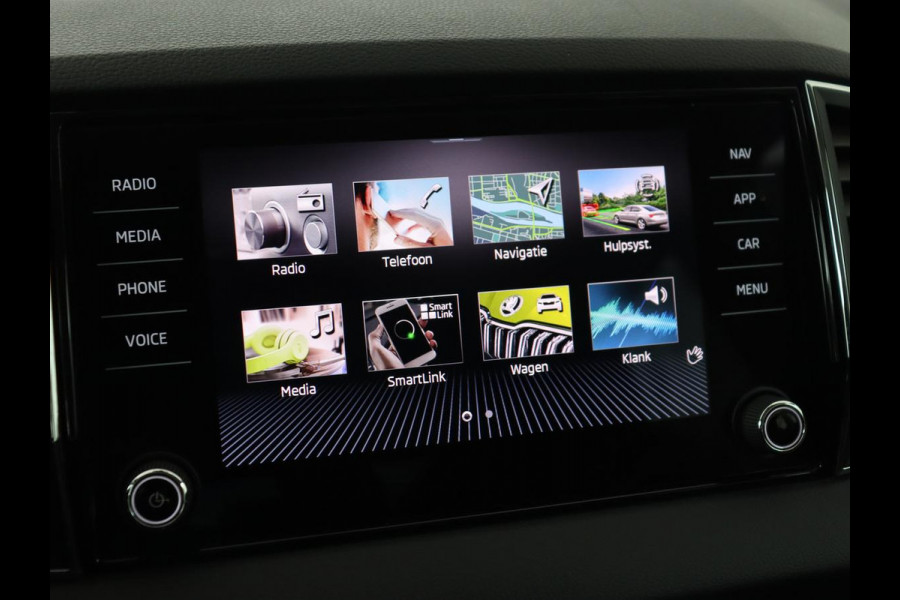 Škoda Karoq 1.5 TSI Business Edition Plus | Stoelverwarming | Trekhaak | Camera | Carplay | Navigatie | Keyless | Full LED | Verwarmde voorruit | Parkeerhulp | Climate control | DAB | Cruise control