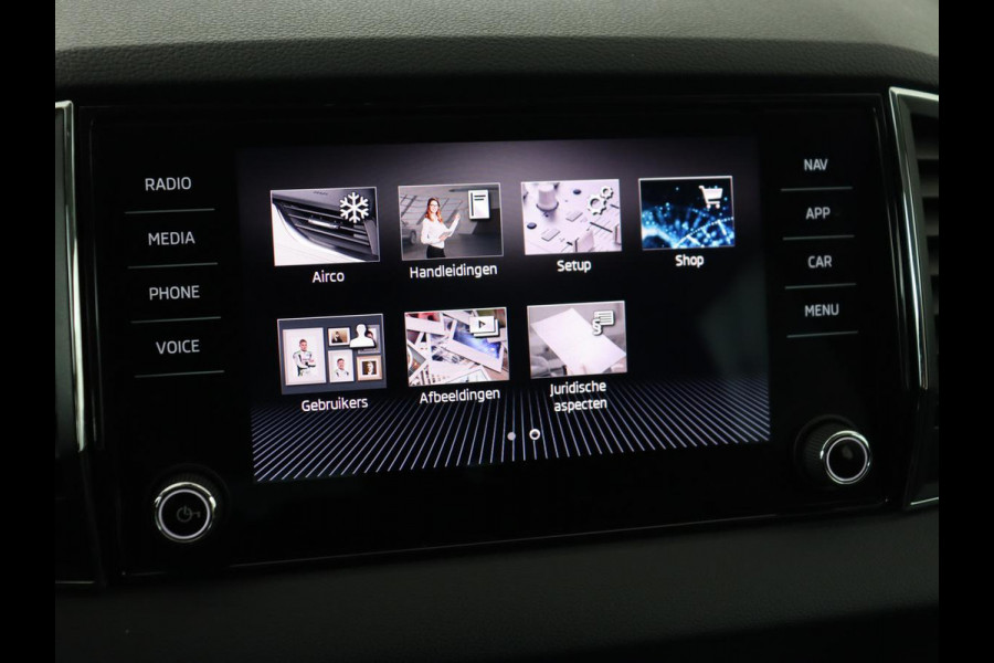 Škoda Karoq 1.5 TSI Business Edition Plus | Stoelverwarming | Trekhaak | Camera | Carplay | Navigatie | Keyless | Full LED | Verwarmde voorruit | Parkeerhulp | Climate control | DAB | Cruise control