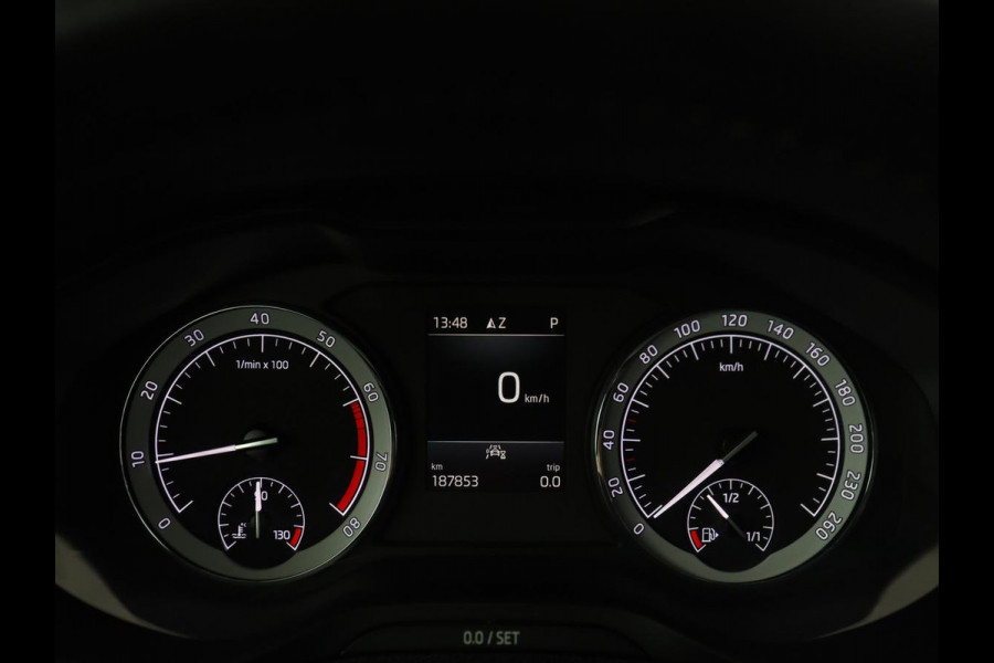 Škoda Karoq 1.5 TSI Business Edition Plus | Stoelverwarming | Trekhaak | Camera | Carplay | Navigatie | Keyless | Full LED | Verwarmde voorruit | Parkeerhulp | Climate control | DAB | Cruise control