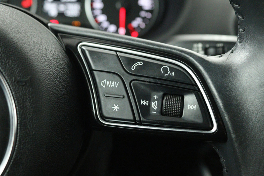 Audi Q2 30 TFSI S Edition (STOELVERWARMING, CRUISE CONTROL ADAPTIEF, NAVGATIE, PARKEERSENSOREN)