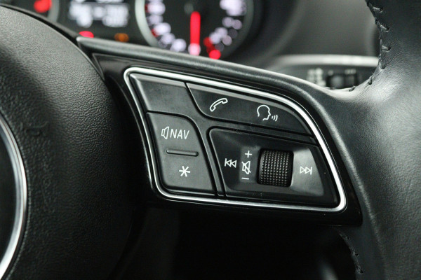 Audi Q2 30 TFSI S Edition (STOELVERWARMING, CRUISE CONTROL ADAPTIEF, NAVGATIE, PARKEERSENSOREN)