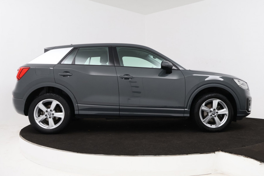 Audi Q2 30 TFSI S Edition (STOELVERWARMING, CRUISE CONTROL ADAPTIEF, NAVGATIE, PARKEERSENSOREN)