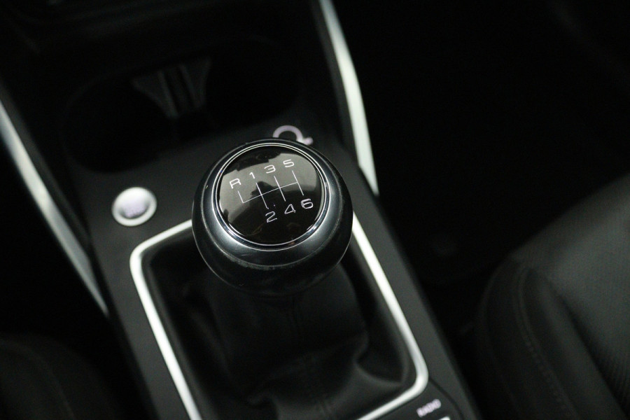 Audi Q2 30 TFSI S Edition (STOELVERWARMING, CRUISE CONTROL ADAPTIEF, NAVGATIE, PARKEERSENSOREN)