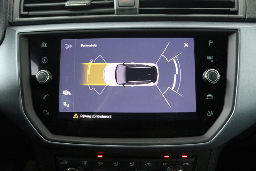 Seat Arona 1.0 TSI Style Business Intense (ACHTERUITRIJCAMERA, CRUISE ADAPTIEF, CARPLAY, PARKEERSENSOREN)