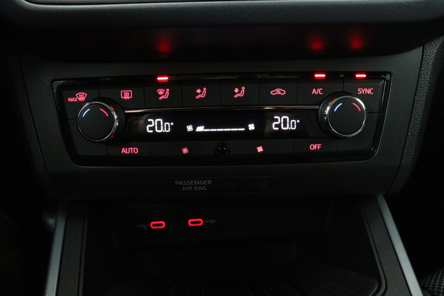 Seat Arona 1.0 TSI Style Business Intense (ACHTERUITRIJCAMERA, CRUISE ADAPTIEF, CARPLAY, PARKEERSENSOREN)