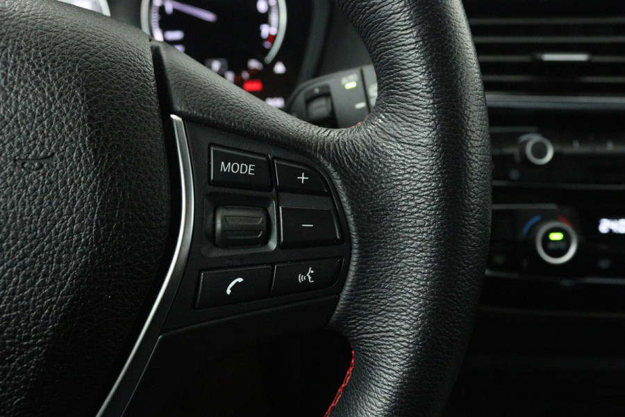 BMW 1-serie 118i Corporate Lease Executive (NAVIGATIE, CRUISE CONTROL, PARKEERSENSOREN, BLUETOOTH)