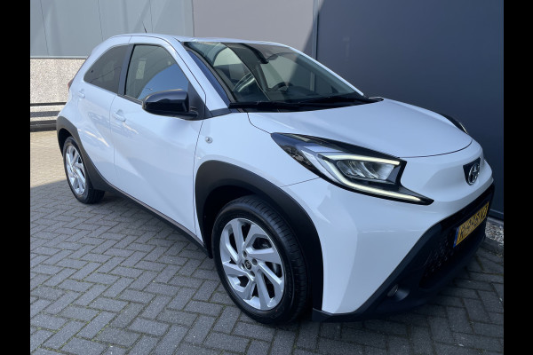 Toyota Aygo X 1.0 VVT-i MT first Achteruitrijcamera - Airco - Apple carplay - Bluetooth - Cruise control - Led verlichting -  Licht metalen velgen 17 inch - Radio - Mistlampen - Stuur multifunctioneel - Stuur leder - Elektrische ramen voor - Regensensor - Start/stop systeem