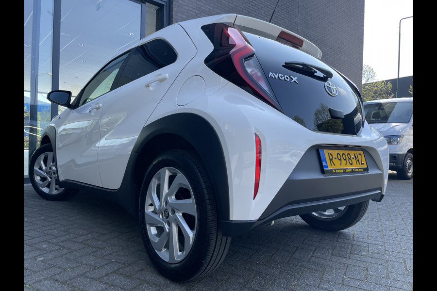 Toyota Aygo X 1.0 VVT-i MT first Achteruitrijcamera - Airco - Apple carplay - Bluetooth - Cruise control - Led verlichting -  Licht metalen velgen 17 inch - Radio - Mistlampen - Stuur multifunctioneel - Stuur leder - Elektrische ramen voor - Regensensor - Start/stop systeem