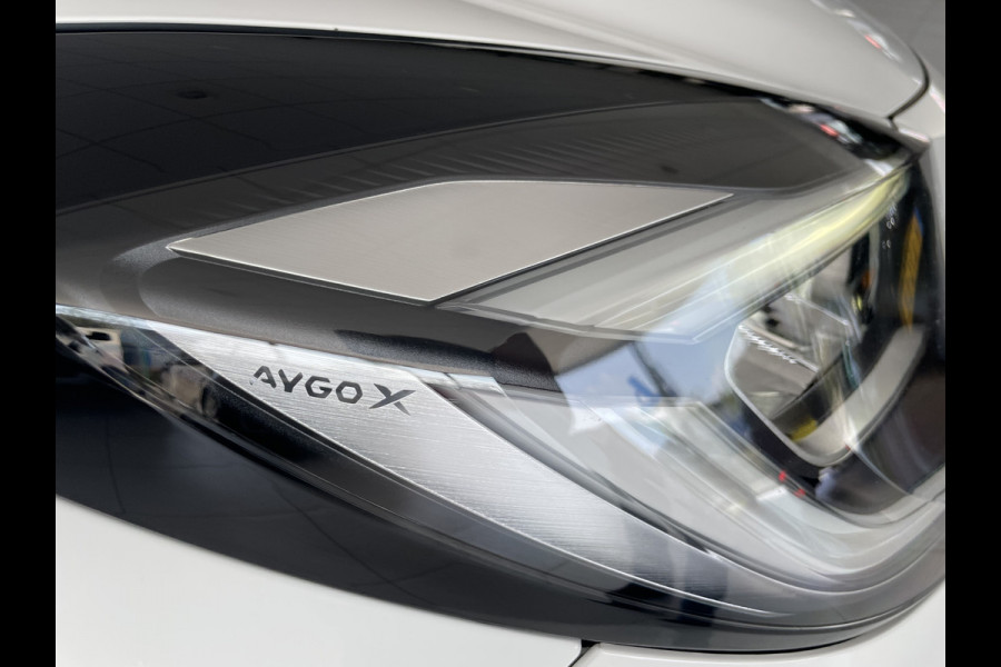 Toyota Aygo X 1.0 VVT-i MT first Achteruitrijcamera - Airco - Apple carplay - Bluetooth - Cruise control - Led verlichting -  Licht metalen velgen 17 inch - Radio - Mistlampen - Stuur multifunctioneel - Stuur leder - Elektrische ramen voor - Regensensor - Start/stop systeem