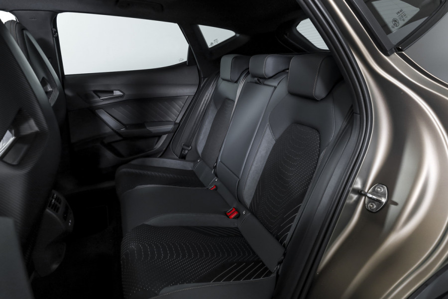 CUPRA Formentor 1.5 TSI e-Hybrid 272 PK VZ Extreme | Bronze Matt | S/K-Panodak | Sennheiser | Elek. stoelen | Matrix LED | Adapt. Cruise | Stoel-+stuurverw. | Camera | NAV+App. Connect | Elek. Klep | LM 19" | 0624