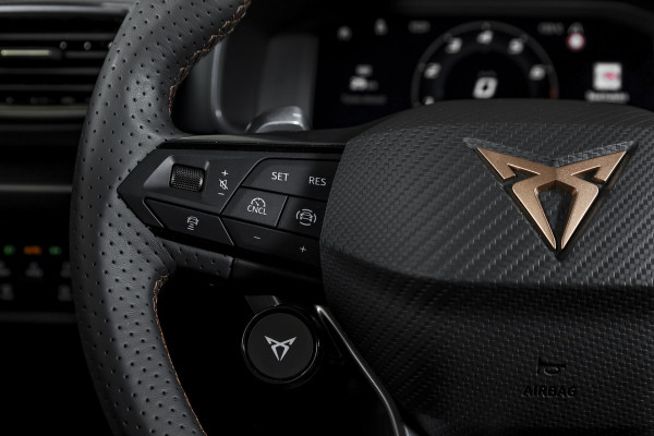 CUPRA Formentor 1.5 TSI e-Hybrid 272 PK VZ Extreme | Bronze Matt | S/K-Panodak | Sennheiser | Elek. stoelen | Matrix LED | Adapt. Cruise | Stoel-+stuurverw. | Camera | NAV+App. Connect | Elek. Klep | LM 19" | 0639
