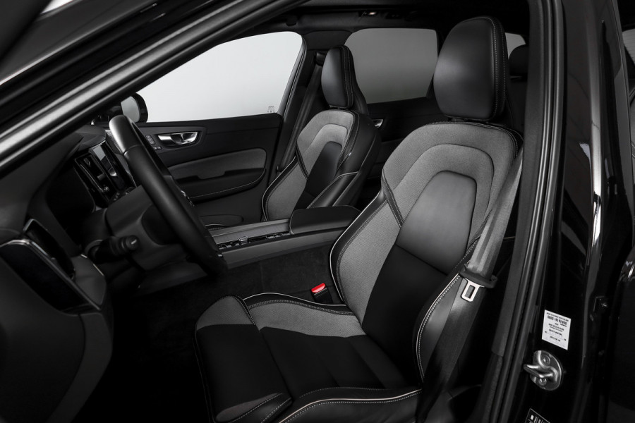 Volvo XC60 2.0 T8 Plug-in hybrid AWD Plus Dark Automaat | S/K-Panodak | Dig. Cockpit | Adapt. Cruise | Winterpakket | PDC | 360 Camera | NAV + App.Connect | ECC | Harman/Kardon | Elek. KLep | LM 19" | 9613