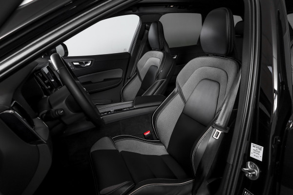 Volvo XC60 2.0 T8 Plug-in hybrid AWD Plus Dark Automaat | S/K-Panodak | Dig. Cockpit | Adapt. Cruise | Winterpakket | PDC | 360 Camera | NAV + App.Connect | ECC | Harman/Kardon | Elek. KLep | LM 19" | 9613