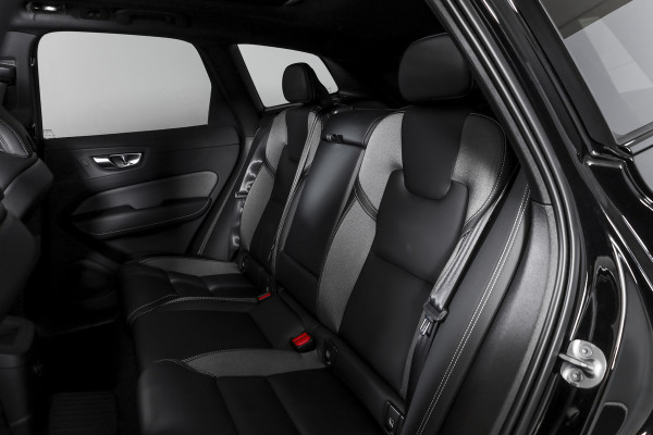 Volvo XC60 2.0 T8 Plug-in hybrid AWD Plus Dark Automaat | S/K-Panodak | Dig. Cockpit | Adapt. Cruise | Winterpakket | PDC | 360 Camera | NAV + App.Connect | ECC | Harman/Kardon | Elek. KLep | LM 19" | 9613