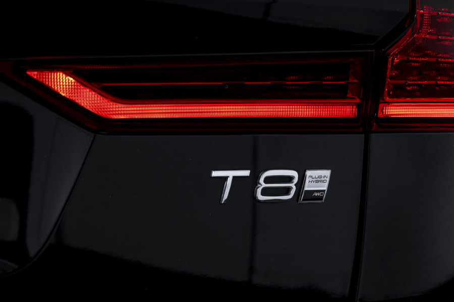 Volvo XC60 2.0 T8 Plug-in hybrid AWD Plus Dark Automaat | S/K-Panodak | Dig. Cockpit | Adapt. Cruise | Winterpakket | PDC | 360 Camera | NAV + App.Connect | ECC | Harman/Kardon | Elek. KLep | LM 19" | 9613