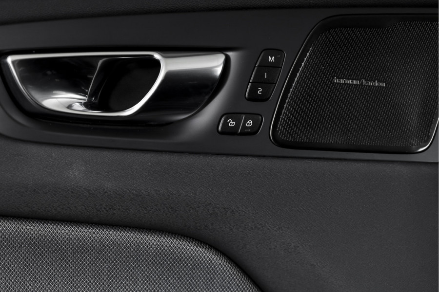 Volvo XC60 2.0 T8 Plug-in hybrid AWD Plus Dark Automaat | S/K-Panodak | Dig. Cockpit | Adapt. Cruise | Winterpakket | PDC | 360 Camera | NAV + App.Connect | ECC | Harman/Kardon | Elek. KLep | LM 19" | 9613