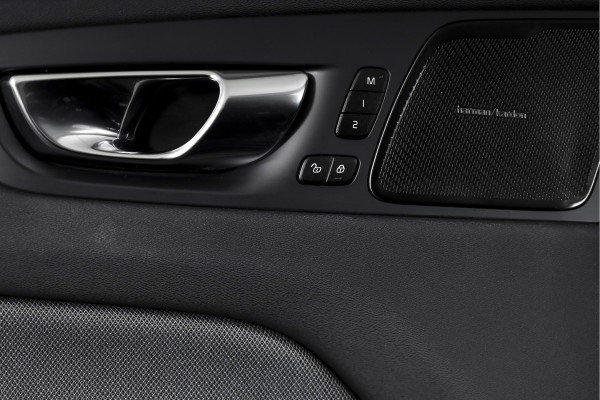 Volvo XC60 2.0 T8 Plug-in hybrid AWD Plus Dark Automaat | S/K-Panodak | Dig. Cockpit | Adapt. Cruise | Winterpakket | PDC | 360 Camera | NAV + App.Connect | ECC | Harman/Kardon | Elek. KLep | LM 19" | 9613