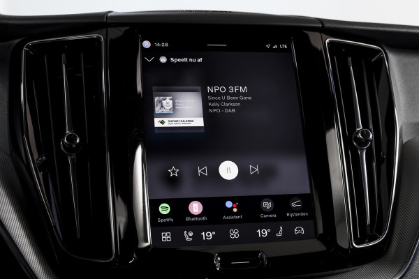 Volvo XC60 2.0 T8 Plug-in hybrid AWD Plus Dark Automaat | S/K-Panodak | Dig. Cockpit | Adapt. Cruise | Winterpakket | PDC | 360 Camera | NAV + App.Connect | ECC | Harman/Kardon | Elek. KLep | LM 19" | 9613