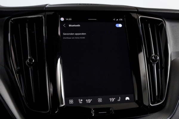 Volvo XC60 2.0 T8 Plug-in hybrid AWD Plus Dark Automaat | S/K-Panodak | Dig. Cockpit | Adapt. Cruise | Winterpakket | PDC | 360 Camera | NAV + App.Connect | ECC | Harman/Kardon | Elek. KLep | LM 19" | 9613