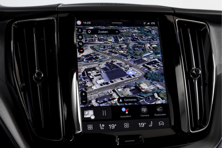 Volvo XC60 2.0 T8 Plug-in hybrid AWD Plus Dark Automaat | S/K-Panodak | Dig. Cockpit | Adapt. Cruise | Winterpakket | PDC | 360 Camera | NAV + App.Connect | ECC | Harman/Kardon | Elek. KLep | LM 19" | 9613