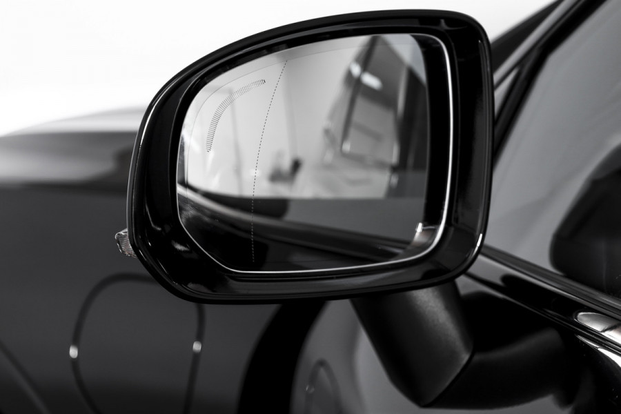 Volvo XC60 2.0 T8 Plug-in hybrid AWD Plus Dark Automaat | S/K-Panodak | Dig. Cockpit | Adapt. Cruise | Winterpakket | PDC | 360 Camera | NAV + App.Connect | ECC | Harman/Kardon | Elek. KLep | LM 19" | 9613