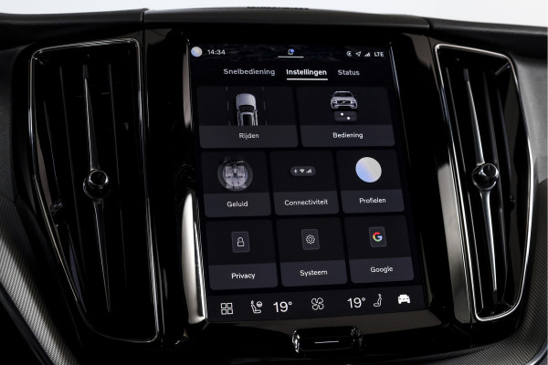 Volvo XC60 2.0 T8 Plug-in hybrid AWD Plus Dark Automaat | S/K-Panodak | Dig. Cockpit | Adapt. Cruise | Winterpakket | PDC | 360 Camera | NAV + App.Connect | ECC | Harman/Kardon | Elek. KLep | LM 19" | 9613