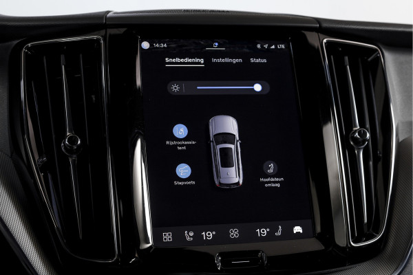 Volvo XC60 2.0 T8 Plug-in hybrid AWD Plus Dark Automaat | S/K-Panodak | Dig. Cockpit | Adapt. Cruise | Winterpakket | PDC | 360 Camera | NAV + App.Connect | ECC | Harman/Kardon | Elek. KLep | LM 19" | 9613