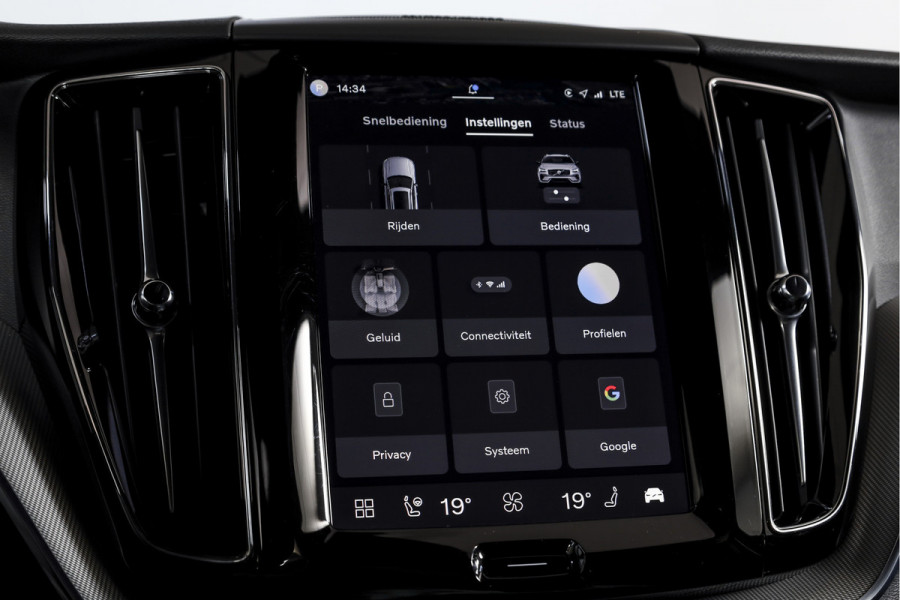 Volvo XC60 2.0 T8 Plug-in hybrid AWD Plus Dark Automaat | S/K-Panodak | Dig. Cockpit | Adapt. Cruise | Winterpakket | PDC | 360 Camera | NAV + App.Connect | ECC | Harman/Kardon | Elek. KLep | LM 19" | 9613