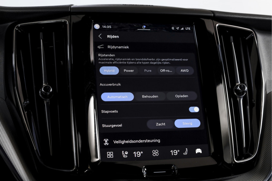 Volvo XC60 2.0 T8 Plug-in hybrid AWD Plus Dark Automaat | S/K-Panodak | Dig. Cockpit | Adapt. Cruise | Winterpakket | PDC | 360 Camera | NAV + App.Connect | ECC | Harman/Kardon | Elek. KLep | LM 19" | 9613