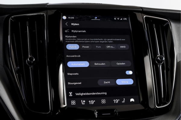 Volvo XC60 2.0 T8 Plug-in hybrid AWD Plus Dark Automaat | S/K-Panodak | Dig. Cockpit | Adapt. Cruise | Winterpakket | PDC | 360 Camera | NAV + App.Connect | ECC | Harman/Kardon | Elek. KLep | LM 19" | 9613