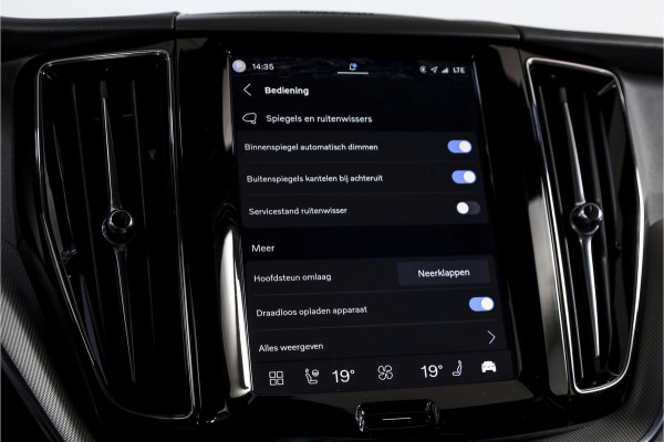Volvo XC60 2.0 T8 Plug-in hybrid AWD Plus Dark Automaat | S/K-Panodak | Dig. Cockpit | Adapt. Cruise | Winterpakket | PDC | 360 Camera | NAV + App.Connect | ECC | Harman/Kardon | Elek. KLep | LM 19" | 9613