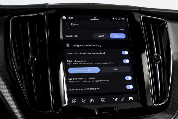 Volvo XC60 2.0 T8 Plug-in hybrid AWD Plus Dark Automaat | S/K-Panodak | Dig. Cockpit | Adapt. Cruise | Winterpakket | PDC | 360 Camera | NAV + App.Connect | ECC | Harman/Kardon | Elek. KLep | LM 19" | 9613