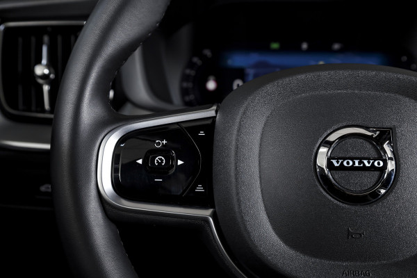 Volvo XC60 2.0 T8 Plug-in hybrid AWD Plus Dark Automaat | S/K-Panodak | Dig. Cockpit | Adapt. Cruise | Winterpakket | PDC | 360 Camera | NAV + App.Connect | ECC | Harman/Kardon | Elek. KLep | LM 19" | 9613
