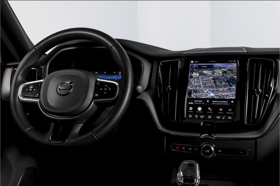 Volvo XC60 2.0 T8 Plug-in hybrid AWD Plus Dark Automaat | S/K-Panodak | Dig. Cockpit | Adapt. Cruise | Winterpakket | PDC | 360 Camera | NAV + App.Connect | ECC | Harman/Kardon | Elek. KLep | LM 19" | 9613