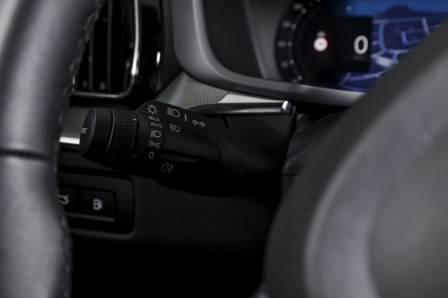 Volvo XC60 2.0 T8 Plug-in hybrid AWD Plus Dark Automaat | S/K-Panodak | Dig. Cockpit | Adapt. Cruise | Winterpakket | PDC | 360 Camera | NAV + App.Connect | ECC | Harman/Kardon | Elek. KLep | LM 19" | 9613